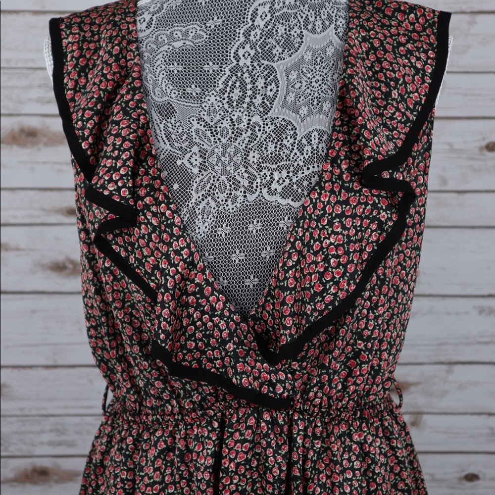 Super cute flower dress!